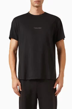 أسود