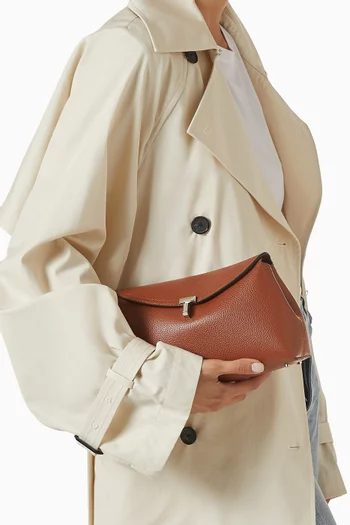 T-lock Clutch in Grained Leather