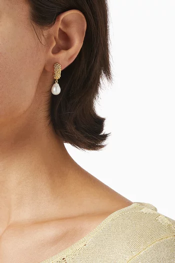 أقراط بايا متدلية بحجم صغير مزينة باللؤلؤ ذهب معاد تدويره عيار 18