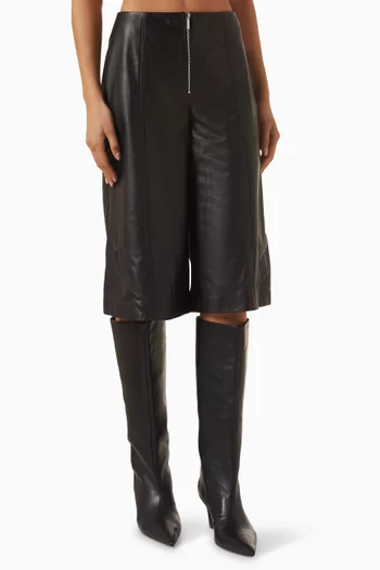 Studio Theatre Bermuda Shorts in Leather