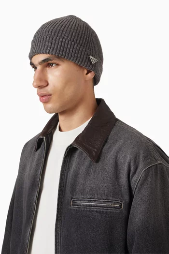 Enamel Logo Beanie in Wool-cashmere