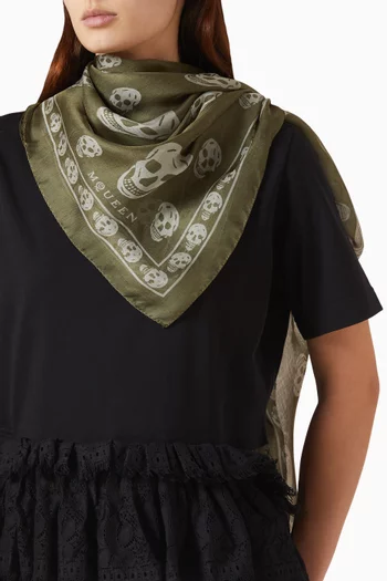 وشاح كلاسيكي بنقشة جماجم حرير وشيفون