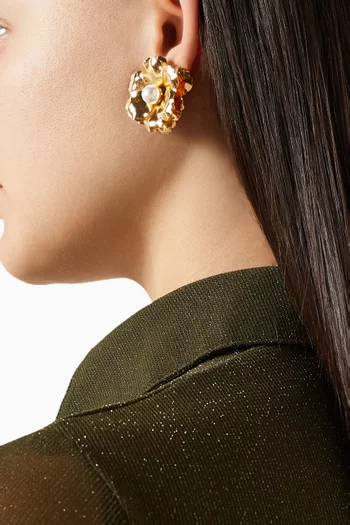 Floral Pearl Stud Earrings in 18kt Gold-plated Brass