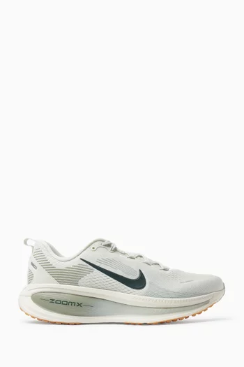 Vomero 18 Sneakers in Mesh