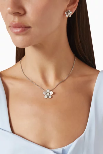 The Daisy Pendant Necklace in Silver-plated Brass