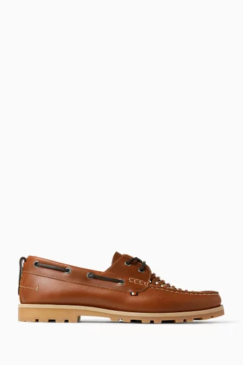 حذاء بنمط قارب بتصميم مجدول جلد