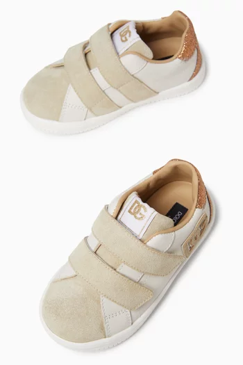 Velcro Sneakers in Suede