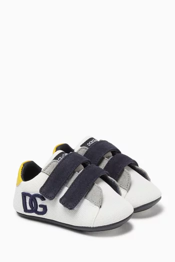 Logo Sneakers