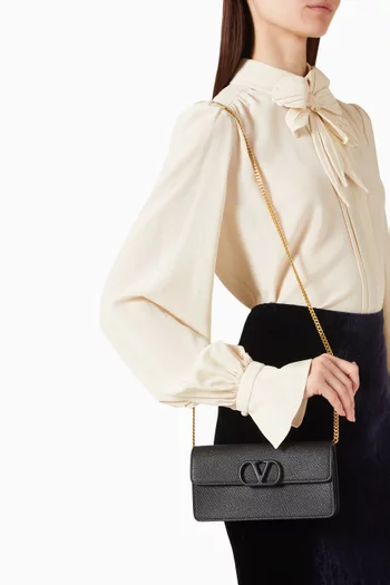 VLogo Signature Wallet with Chain in Grainy Calfskin