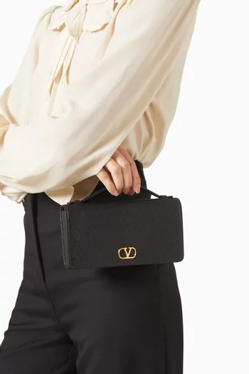 VLogo Signature Wallet with Chain in Grainy Calfskin
