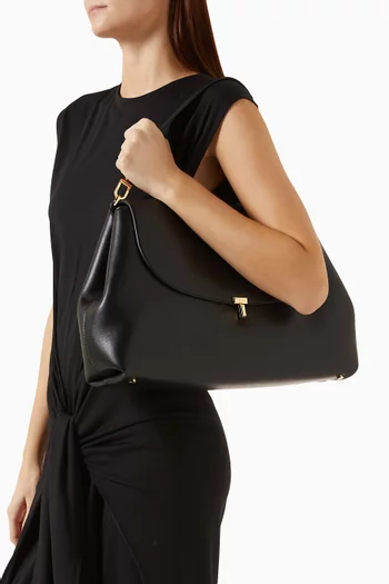 حقيبة كتف ساتشل بقفل على شكل حرف T جلد