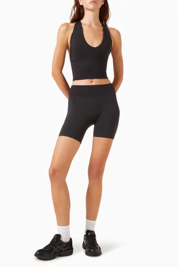 فيست بتصميم منحوت بدون حياكة وعقدة ملفوفة في الخلف