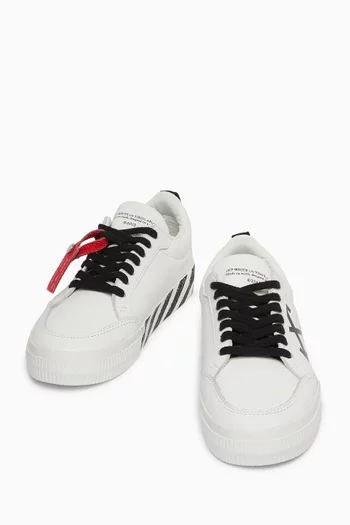 B-Vulc Low-top Sneakers in Leather