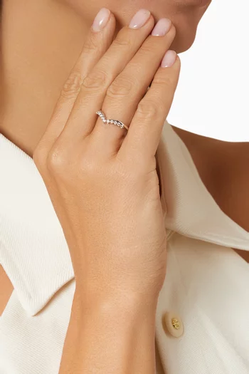 V-shaped Diamond Ring in 18kt White Gold