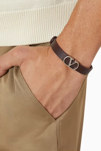 VLogo Bracelet in Leather