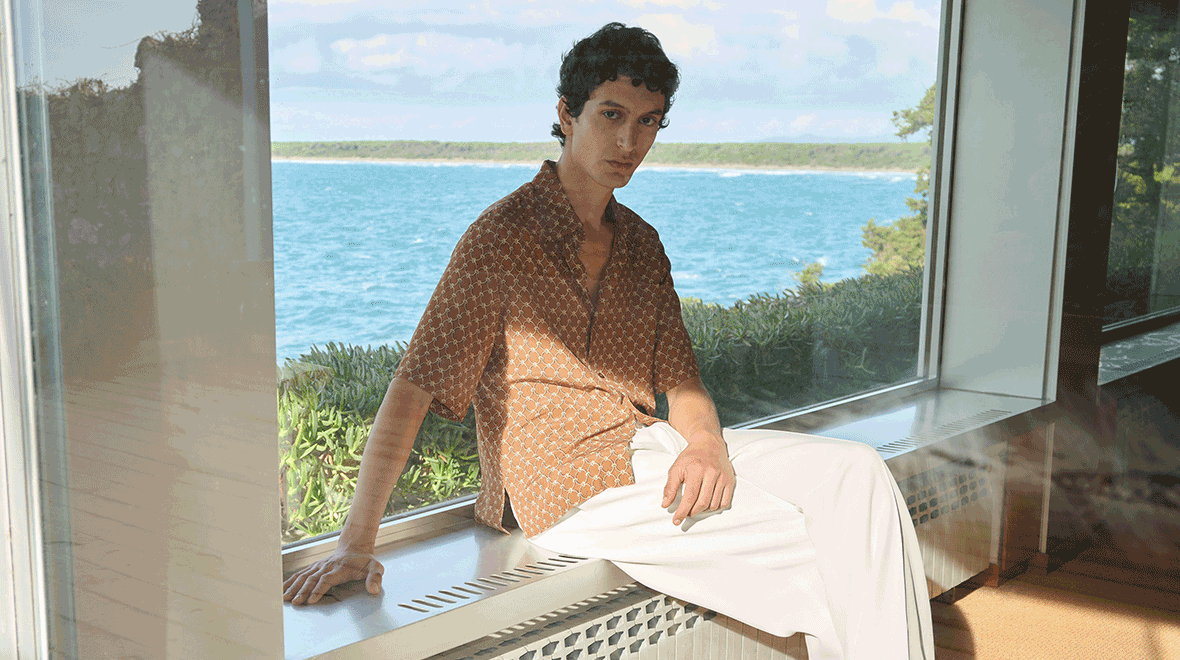 Sandro M Desk - Ela Payumo