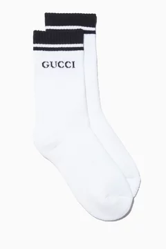 أبيض