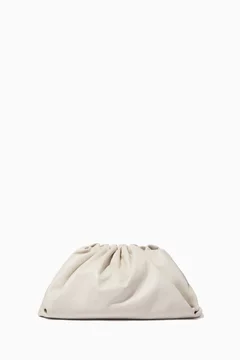 أبيض