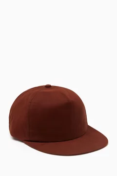 أحمر