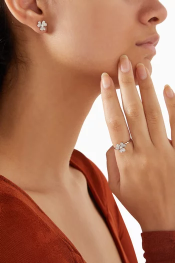 Flora Diamond Ring in 18kt White Gold