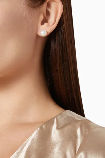 Kiku Pearl Stud Earrings in 18kt Gold