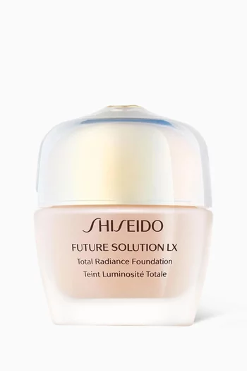 كريم أساس فيوتشر سولوشن إل إكس لإشراقة كاملة بحماية 15 SPF درجة نيوترال 3، 30 ملل