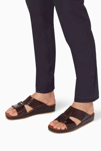 Brown Crocodile Inclinato Quadratura Sandals
