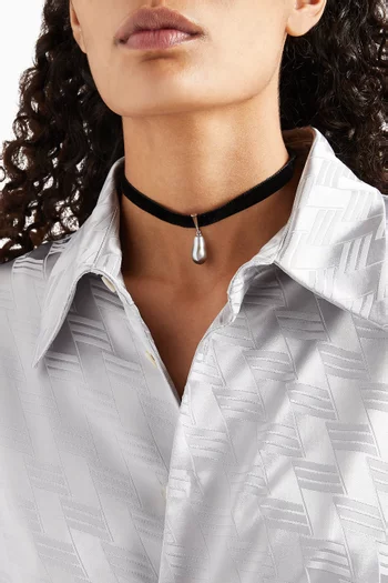 Wan Design Pearl Pendant Velvet Choker in Silver