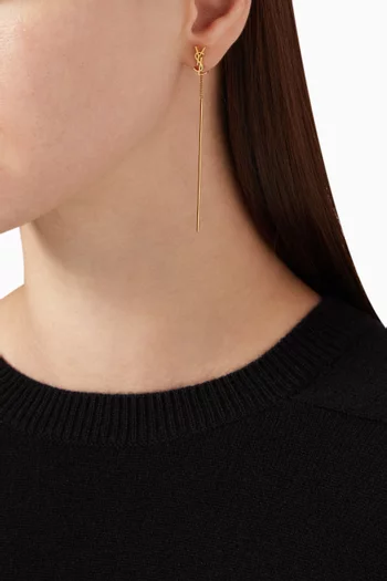 أقراط أوبيوم بتصميم حبل متدلٍ وشعار YSL معدن