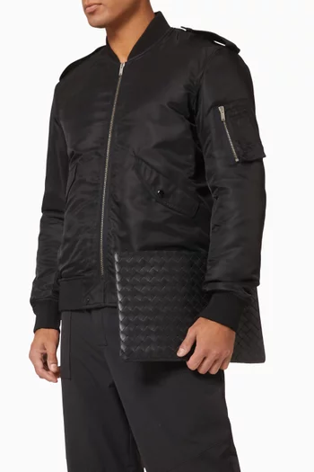 حافظة جلد عجل مجدول بسحّاب نصف محيط