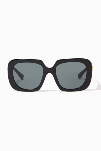 نظارة شمسية بتصميم مربع وحليتين بشعار ميدوسا أسيتات