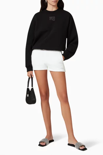 سويت شيرت بطبعة شعار الماركة وفتحة رقبة مستديرة قماش تيري