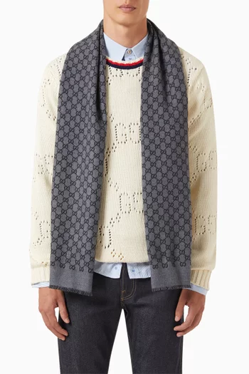 وشاح مزين بنقشة صوف