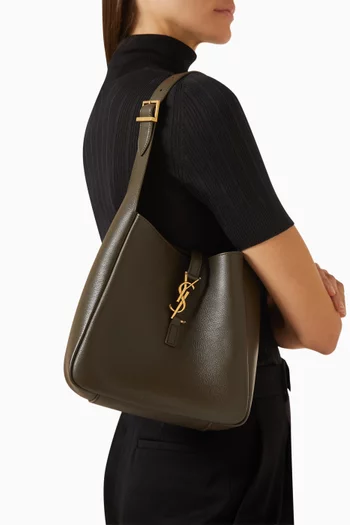 Le 5 À 7 Soft Small Hobo Bag in Smooth Leather