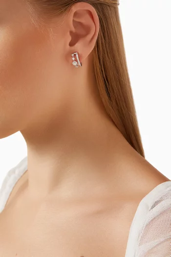 أقراط تريولوجي فوريفر مرصعة بالماس ذهب أبيض عيار 18