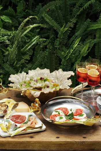 Medium Tulip Footed Platter