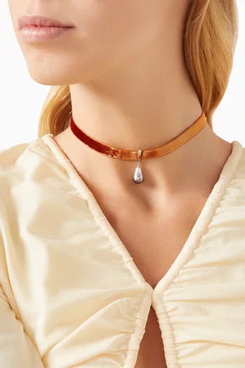Wan Design Pearl Pendant Velvet Choker in Silver