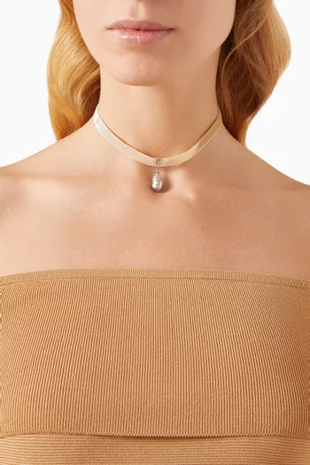 Wan Design Pearl Pendant Velvet Choker in Silver