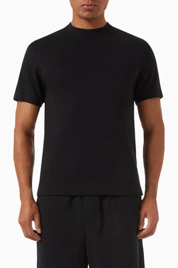 تي شيرت مزين بشعار الماركة الشهير قطن جيرسيه عضوي