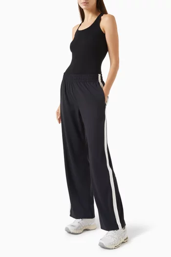 بلوزة اشبي بدون أكمام