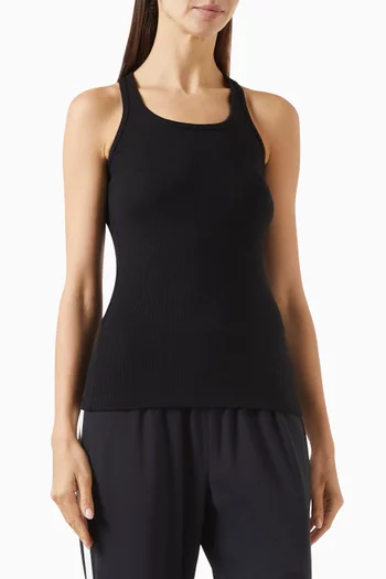 بلوزة اشبي بدون أكمام