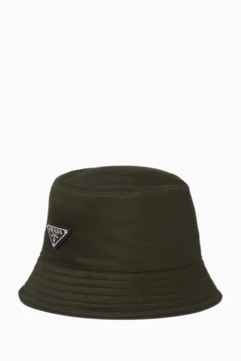 قبعة باكيت بشعار الماركة المثلث نايلون معاد تدويره