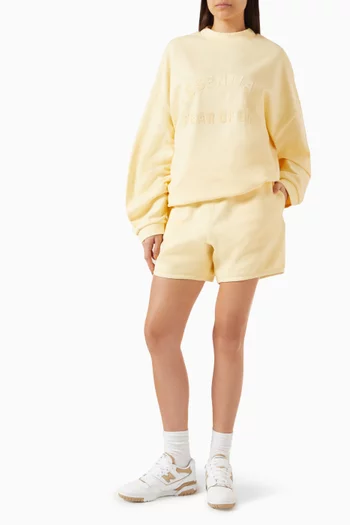 شورت رياضي بشعار الماركة صوف