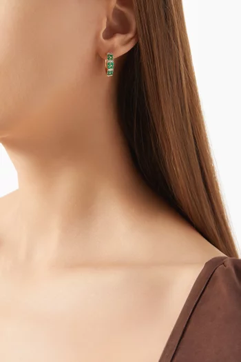 أقراط دائرية بتصميم زهور مرصعة بزمرد وماس ذهب أصفر عيار 18