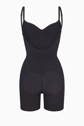 بودي سوت بطول منتصف الفخذ بظهر مكشوف سيملس سكلبت