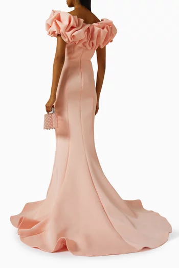 فستان سهرة بأكتاف مكشوفة وكشكش سكوبا