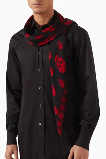 وشاح كلاسيكي بنقشة جماجم حرير فولار