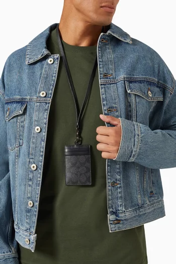 حافظة بطاقة الهوية بحمالة قنب بشعار الماركة الشهير