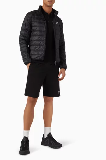 جاكيت مبطن بشعار الماركة نايلون