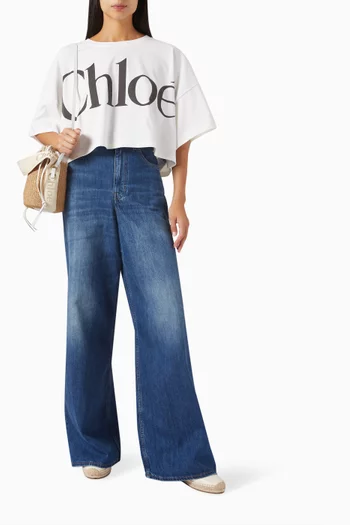 تي شيرت قصير بشعار الماركة قطن